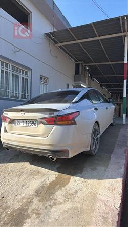 نيسان ألتيما